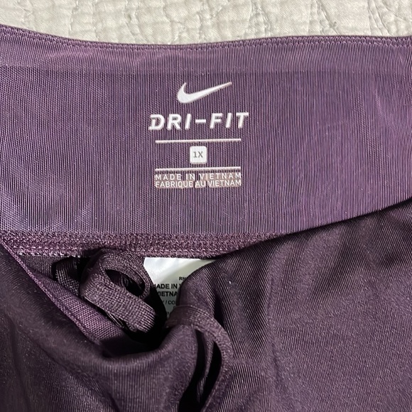 Nike Capri Leggings - Picture 4 of 4